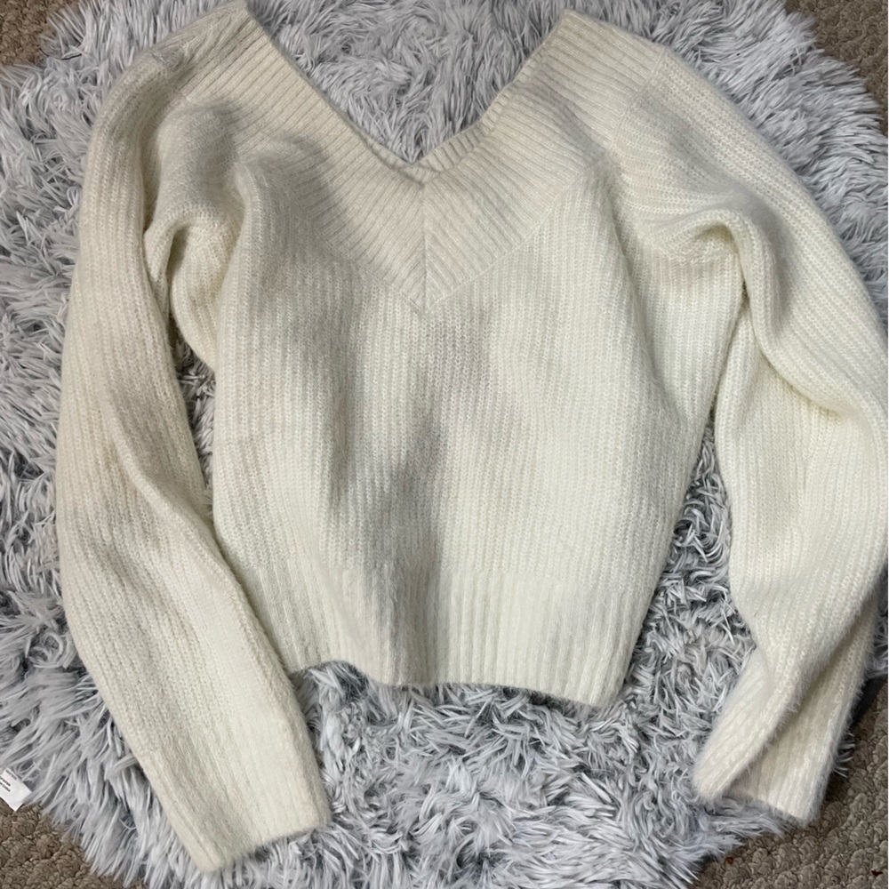 White v neck sweater